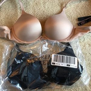 2 Victoria’s Secret Very Sexy Push Up Bra, 32A